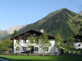 Gästehaus-Pension Caroline, Berwang, Österreich